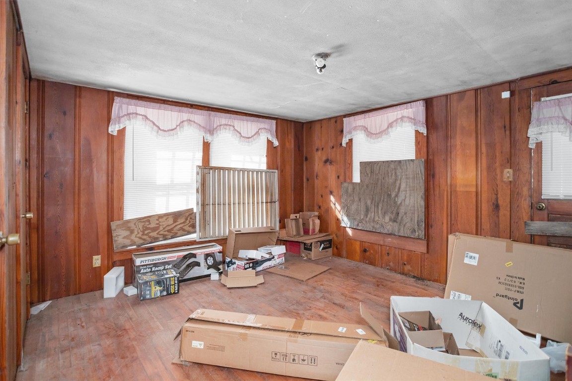 588 Linville Grimes Road Diboll, TX 75941 - Photo 16 of 30 a room with gym equipment and large windows