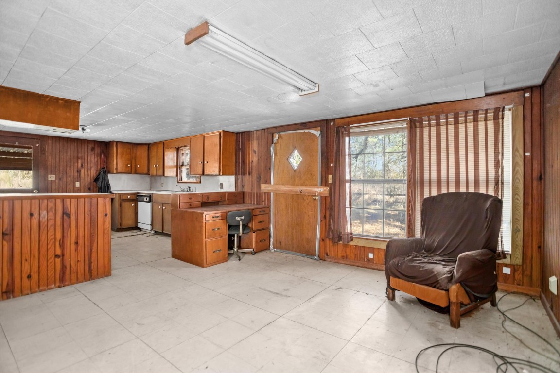 588 Linville Grimes Road Diboll, TX 75941 - Photo 3 of 30 a bedroom with furniture and a large window