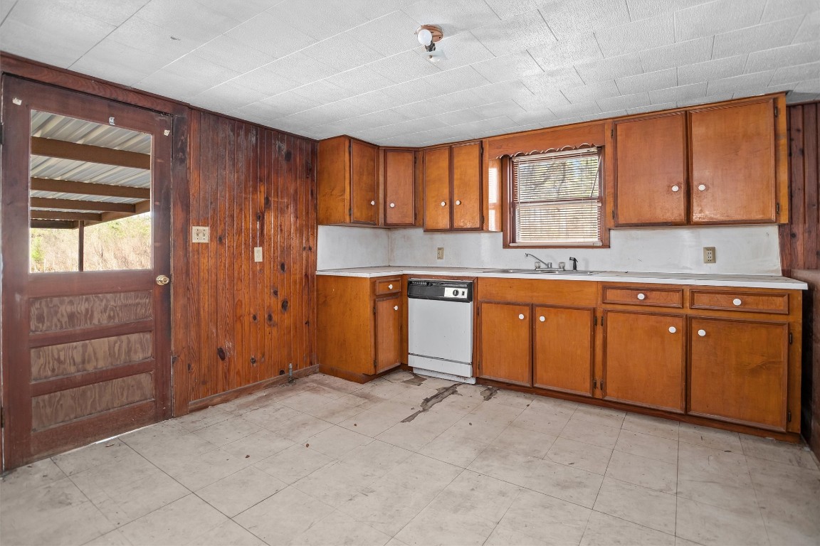 588 Linville Grimes Road Diboll, TX 75941 - Photo 5 of 30 a view of a kitchen with window and cabinet