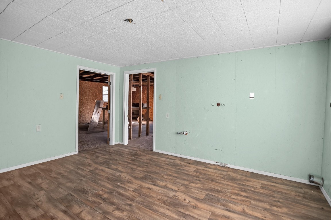 588 Linville Grimes Road Diboll, TX 75941 - Photo 10 of 30 a view of a room with wooden floor and closet