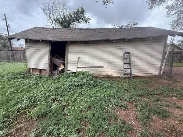 $44,000 | 1916 Avenue O, Lubbock, TX 79411