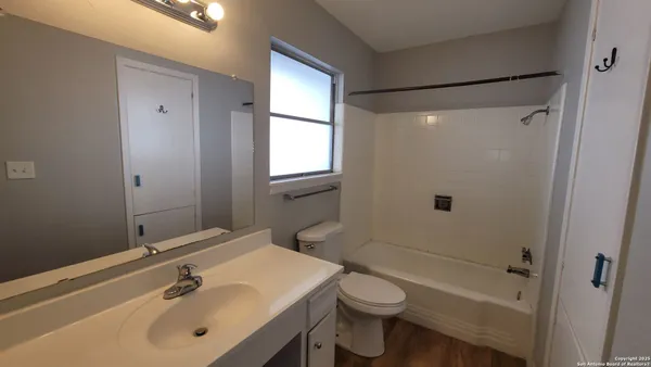 $995 | 122 San Angelo, San Antonio, TX 78212