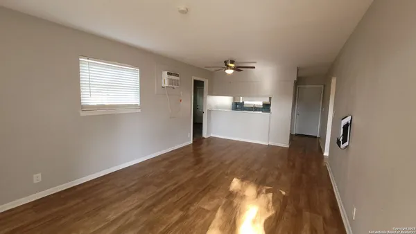 $995 | 122 San Angelo, San Antonio, TX 78212