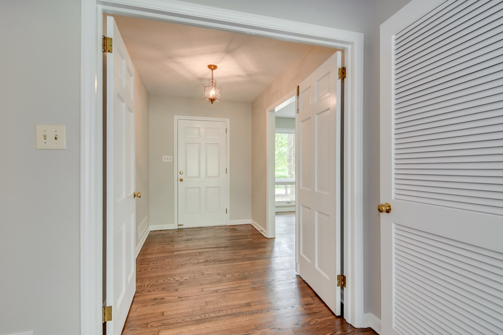 711 West Rollingwood Road Aiken, SC 29801 - Photo 4 of 30