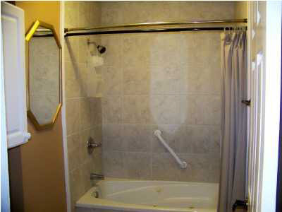 445 El Dorado Road Pearl, MS 39208 - Photo 15 of 21 Master bath w/ whirlpool tub.