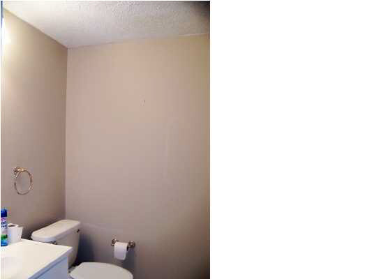 445 El Dorado Road Pearl, MS 39208 - Photo 19 of 21 Adjoining half bath to bedroom #4