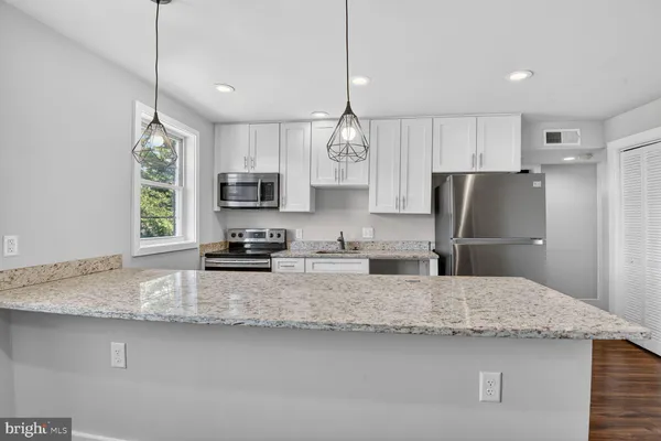 $1,900 | 622 Eastern Avenue Northeast, Unit 301, Washington, DC 20019