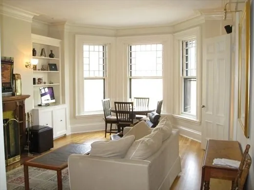 $3,300 | 302 Commonwealth Avenue, Unit D, Boston, MA 02115