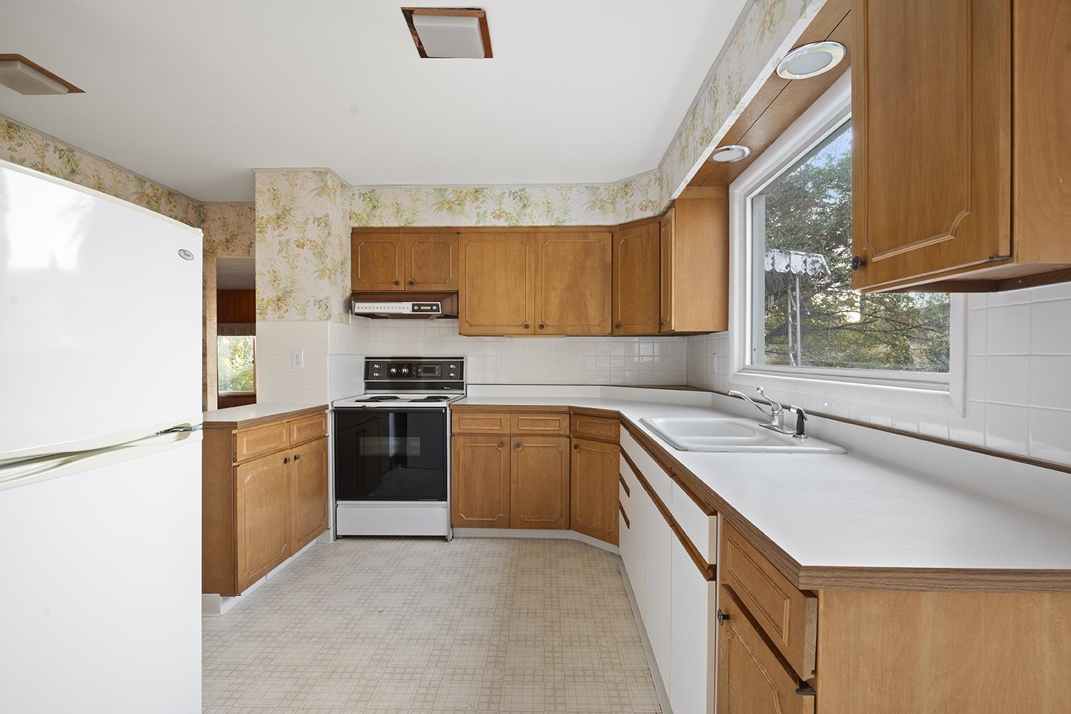 10915 South Silver Hill Road Spokane, WA 99223 - Photo 15 of 50