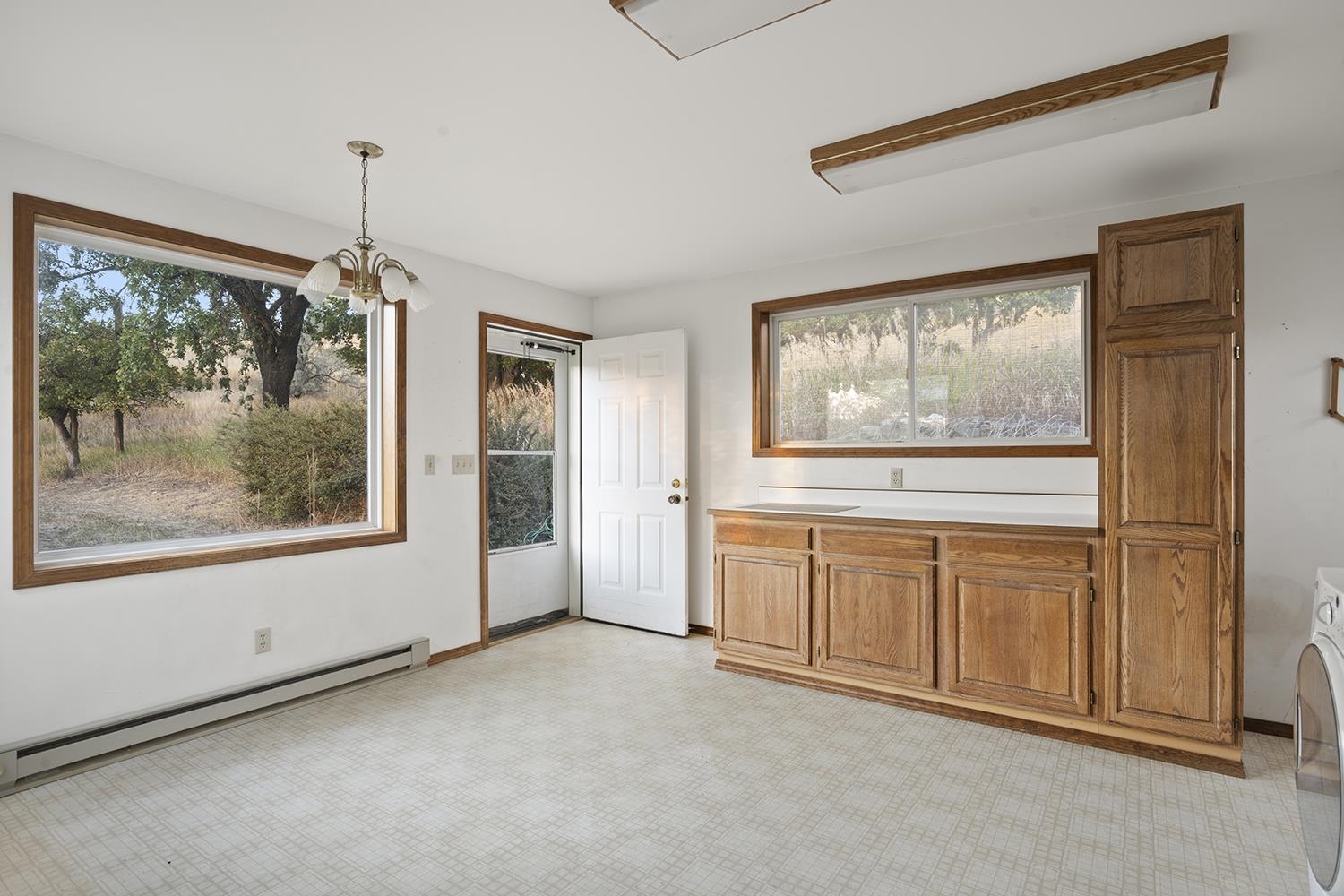 10915 South Silver Hill Road Spokane, WA 99223 - Photo 19 of 50