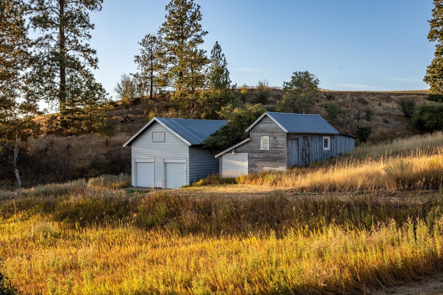 10915 South Silver Hill Road Spokane, WA 99223 - Photo 3 of 50
