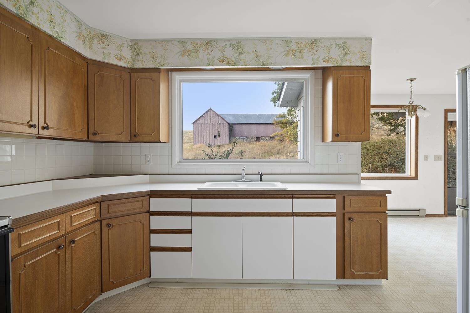 10915 South Silver Hill Road Spokane, WA 99223 - Photo 5 of 50