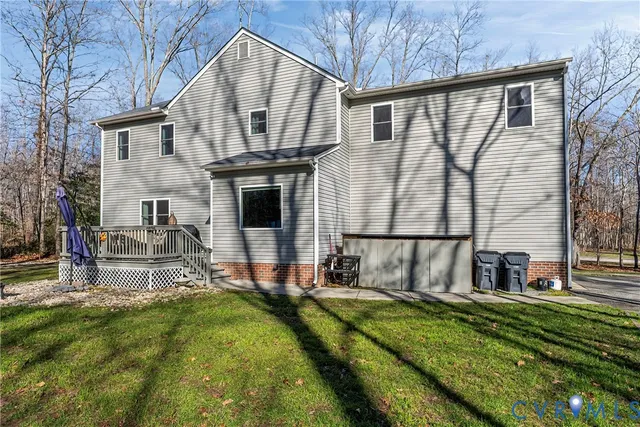 a view of a house with backyard and a tree