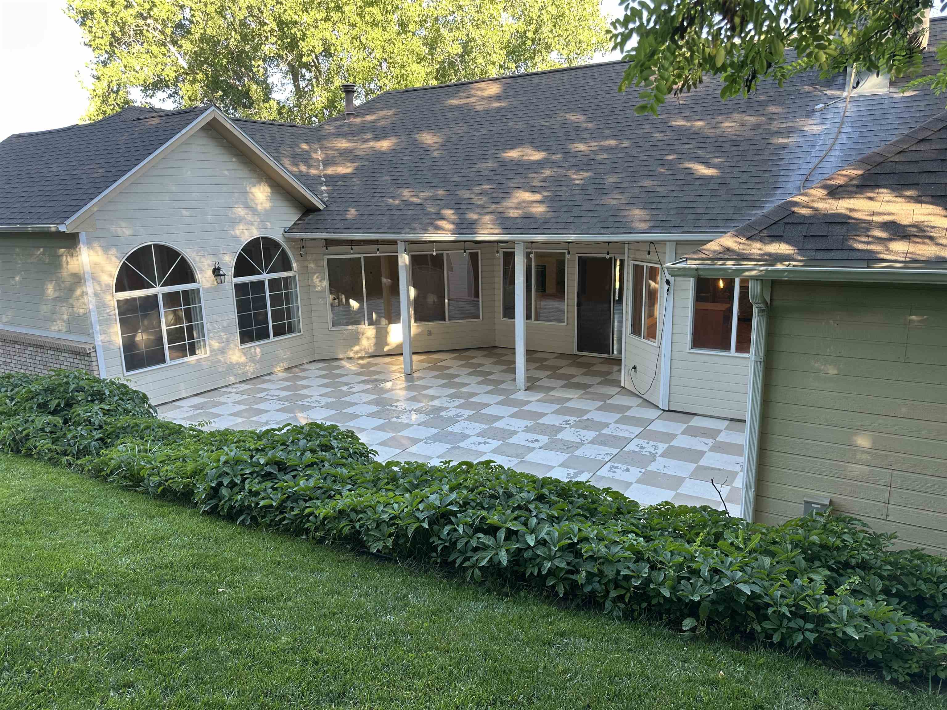 2678 Cambridge Road Grand Junction, CO 81506 - Photo 5 of 32 a front view of a house with a garden