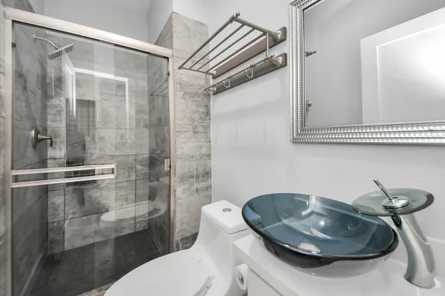 $2,300 | 1708 Winter Street, Unit C, Houston, TX 77007