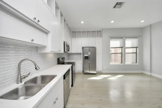 $2,300 | 1708 Winter Street, Unit C, Houston, TX 77007