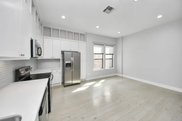 $2,300 | 1708 Winter Street, Unit C, Houston, TX 77007