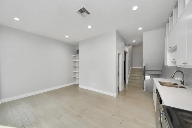 $2,300 | 1708 Winter Street, Unit C, Houston, TX 77007