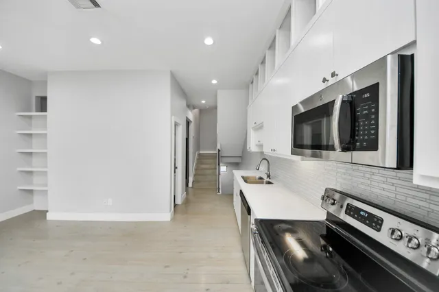 $2,300 | 1708 Winter Street, Unit C, Houston, TX 77007