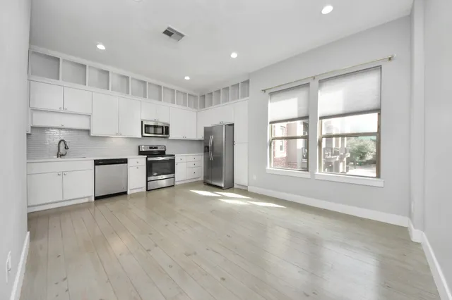 $2,300 | 1708 Winter Street, Unit C, Houston, TX 77007