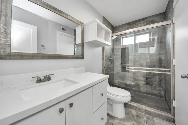 $2,300 | 1708 Winter Street, Unit C, Houston, TX 77007