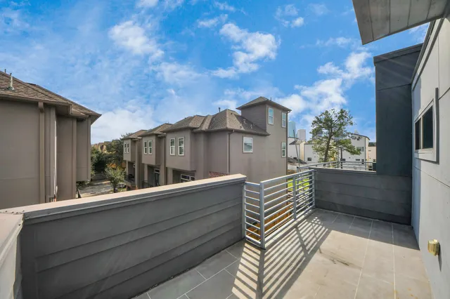 $2,300 | 1708 Winter Street, Unit C, Houston, TX 77007