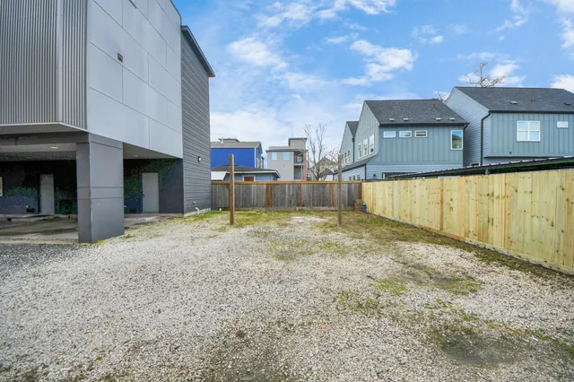 $2,300 | 1708 Winter Street, Unit C, Houston, TX 77007