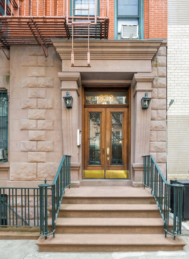 332 East 77th Street, Unit 11 Manhattan, NY 10075 - Photo 10 of 11 a view of a brick building with a outdoor space