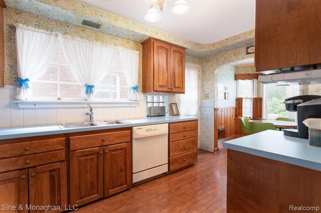 1747 Littlestone Road Grosse Pointe Woods, MI 48236 - Photo 7 of 22