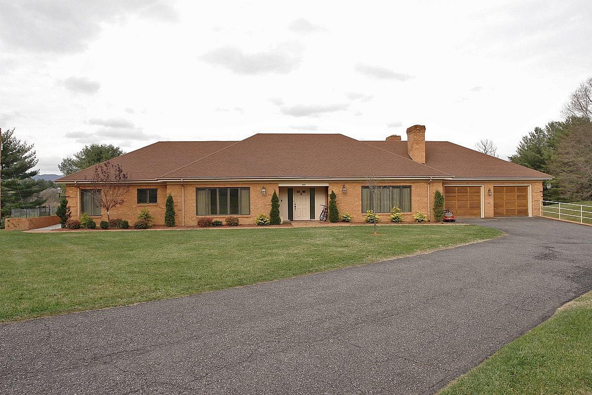 4001 Winding Way Road Southwest Roanoke, VA 24018 - Photo 1 of 40 Front