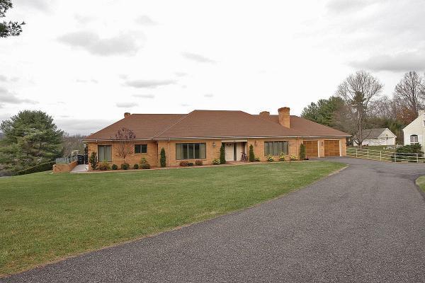 4001 Winding Way Road Southwest Roanoke, VA 24018 - Photo 5 of 40 EXTERIOR