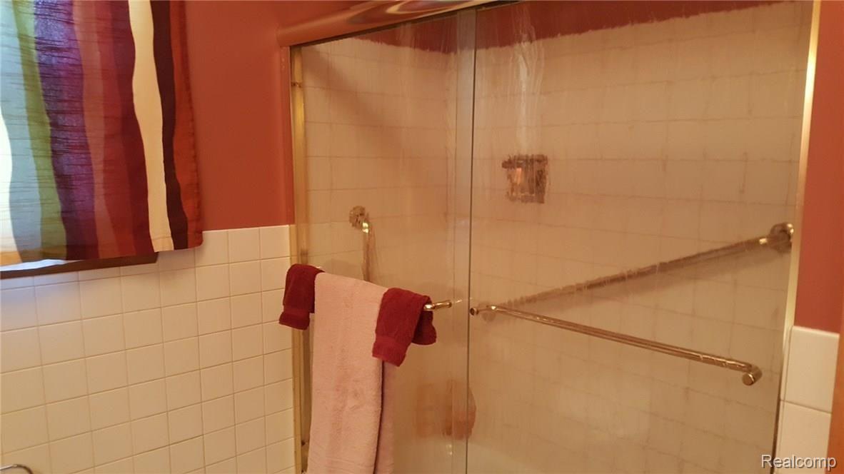 8992 Rucker Road Grosse Ile, MI 48138 - Photo 28 of 40 Full bath