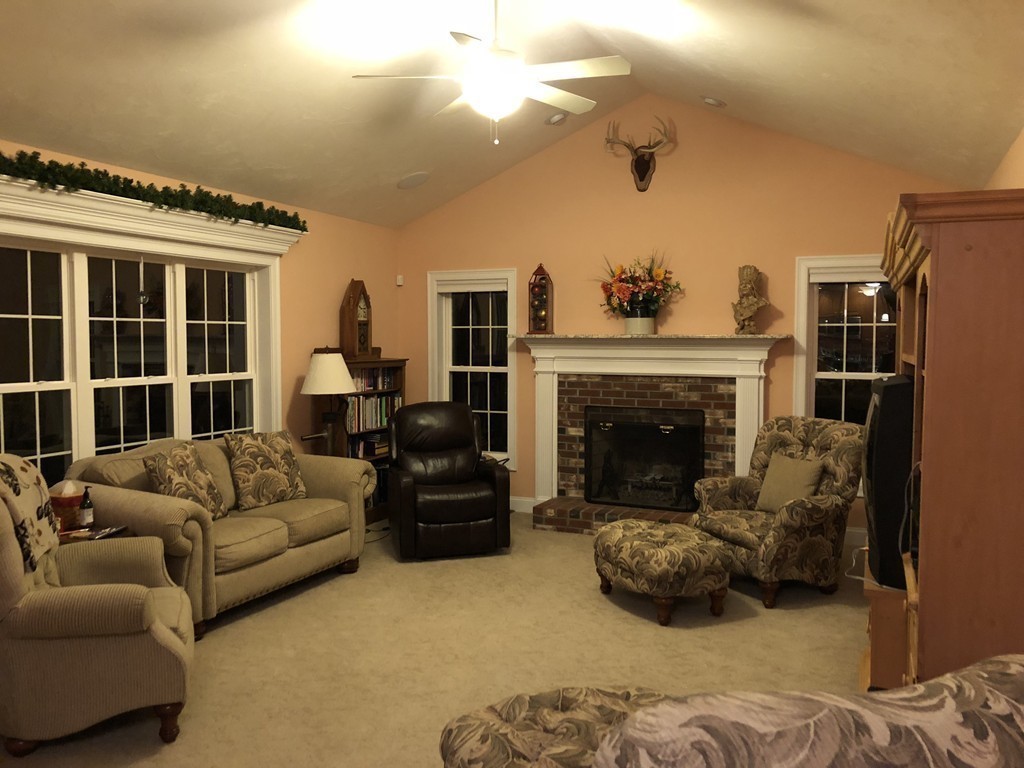 19 West Ledge Road Clinton, MA 01510 - Photo 4 of 29