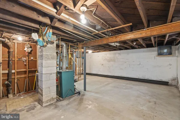 a view of utility room