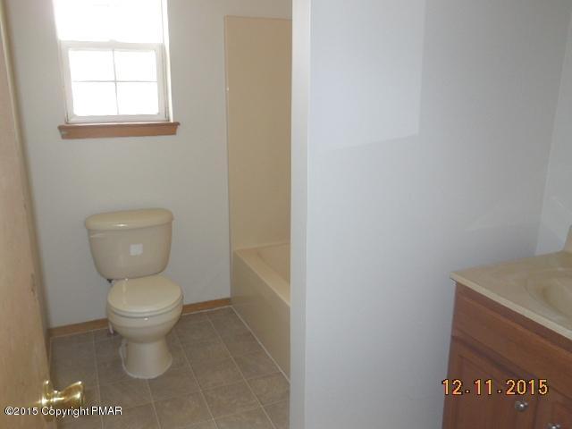93 Pipher Road Bushkill, PA 18324 - Photo 11 of 18 FULL BATH