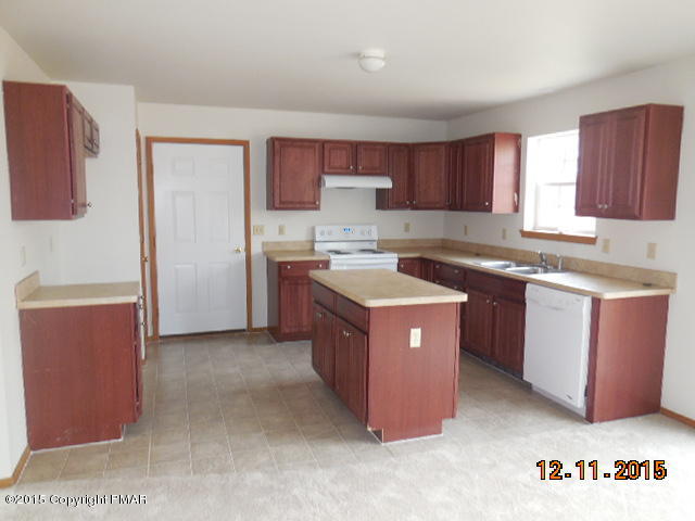 93 Pipher Road Bushkill, PA 18324 - Photo 7 of 18 KITCHEN
