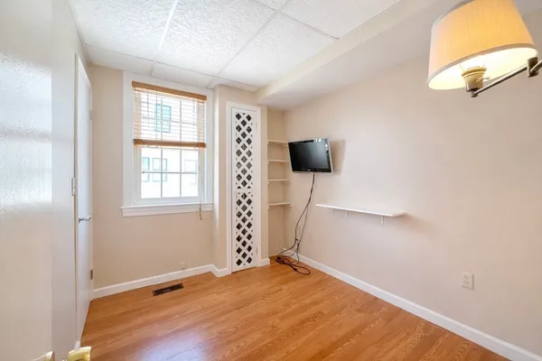 $2,500 | 100 Water Street, Newburyport, MA 01950