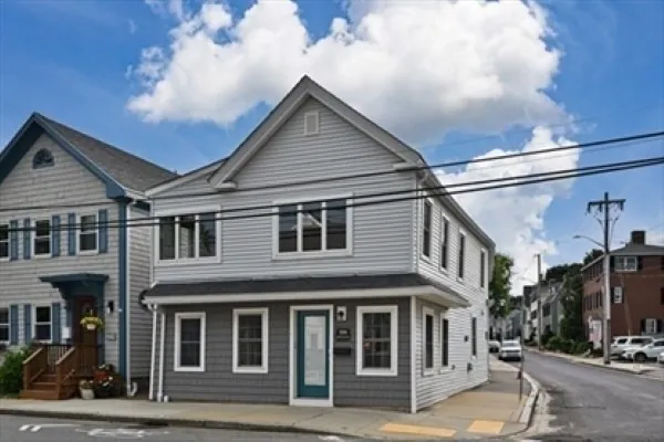 $2,500 | 100 Water Street, Newburyport, MA 01950