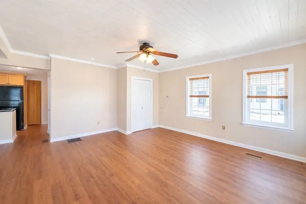 $2,500 | 100 Water Street, Newburyport, MA 01950