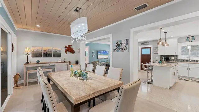 $1,995,000 | 154 Crescent Drive, Anna Maria, FL 34216