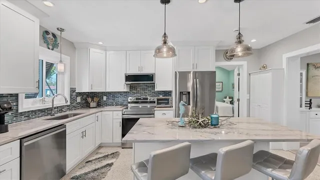 $1,995,000 | 154 Crescent Drive, Anna Maria, FL 34216