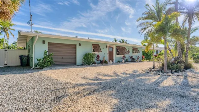 $1,995,000 | 154 Crescent Drive, Anna Maria, FL 34216