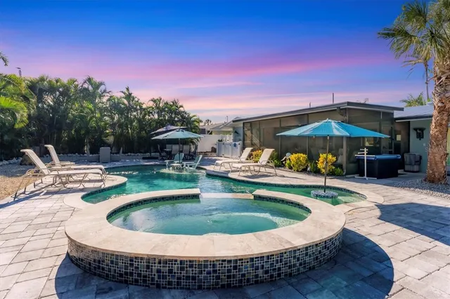 $1,995,000 | 154 Crescent Drive, Anna Maria, FL 34216