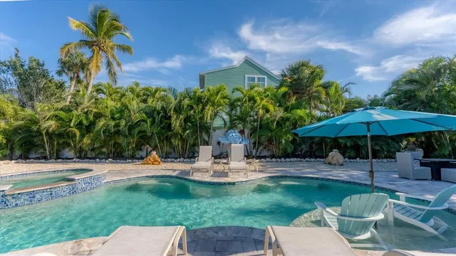 $1,995,000 | 154 Crescent Drive, Anna Maria, FL 34216