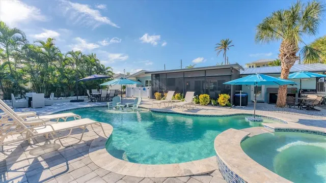 $1,995,000 | 154 Crescent Drive, Anna Maria, FL 34216