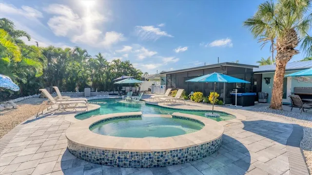 $1,995,000 | 154 Crescent Drive, Anna Maria, FL 34216