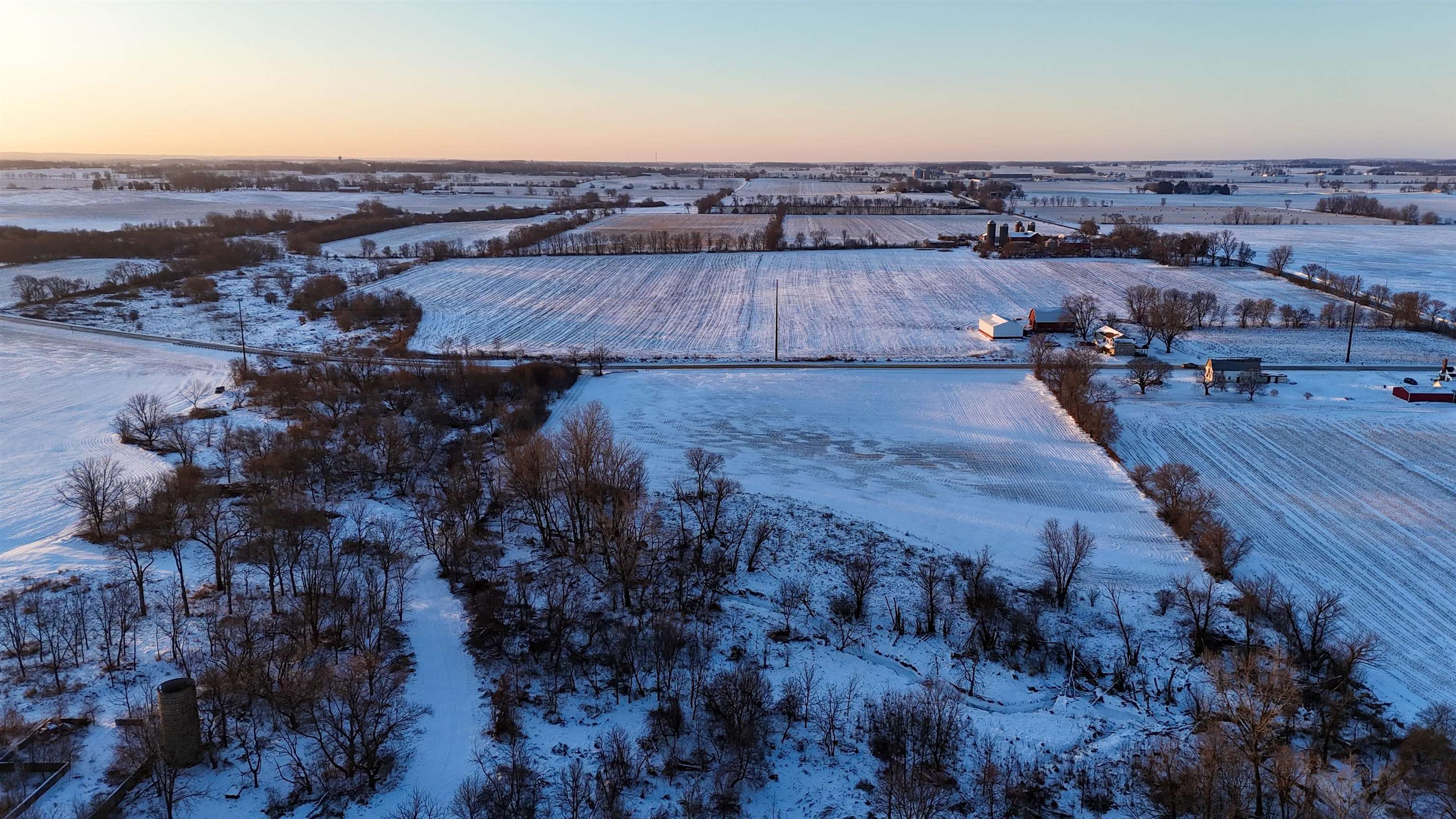 W9012 County Rd B Sharon, WI 53585 - Photo 11 of 52