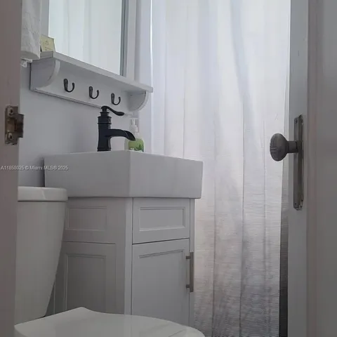 $1,850 | 3710 Collins Avenue, Unit N309, Miami Beach, FL 33140