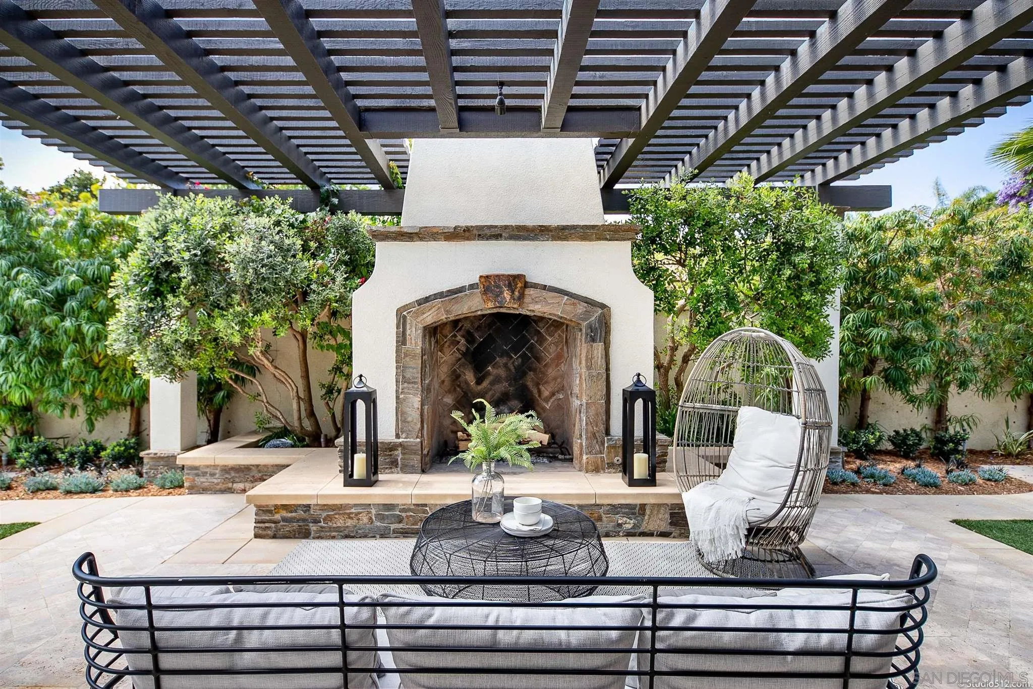 220 Jacob Lane Encinitas, CA 92024 - Photo 19 of 40 a view of a house with backyard and sitting area