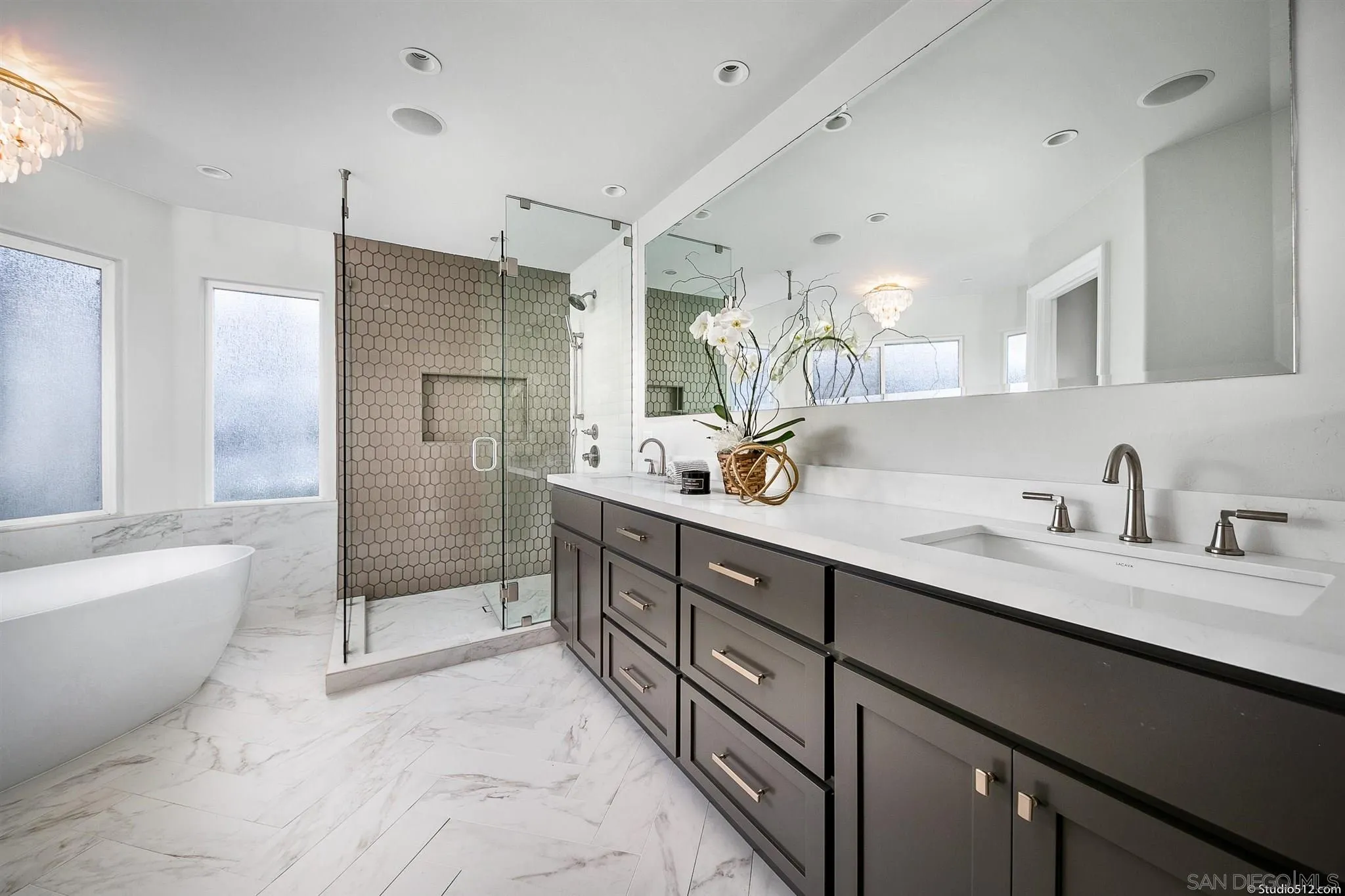 220 Jacob Lane Encinitas, CA 92024 - Photo 22 of 40 a spacious bathroom with double vanity a toilet a a mirror a bathtub and shower